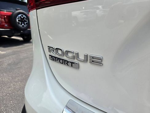 Used 2022 Nissan Rogue Sport SL AWD/4WD image 16
