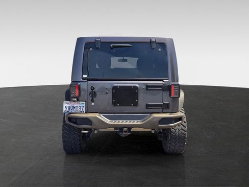 Used 2017 Jeep Wrangler Unlimited Sahara AWD/4WD image 5
