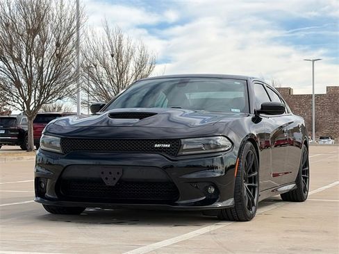 Used 2017 Dodge Charger R/T image 3