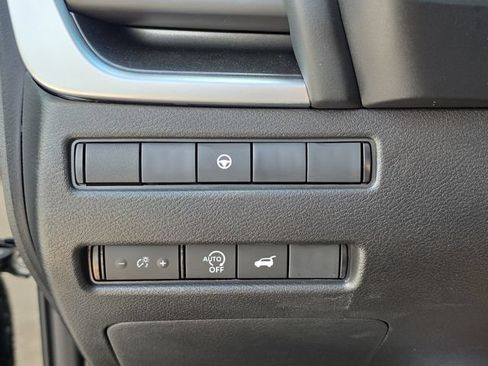Certified 2026 Nissan Rogue SV FWD image 28