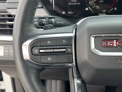 Used 2025 GMC Acadia Elevation image 10