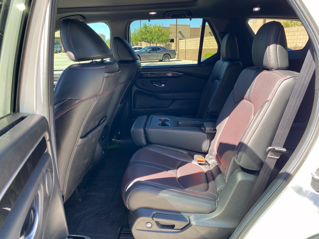 Used 2025 Honda Pilot Black Edition image 9