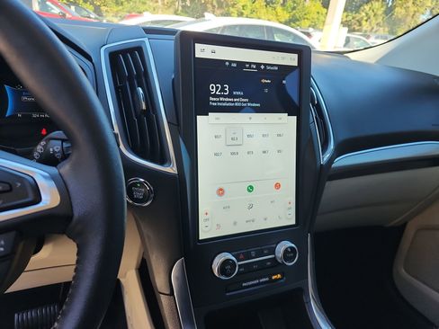 Used 2023 Ford Edge Titanium image 11