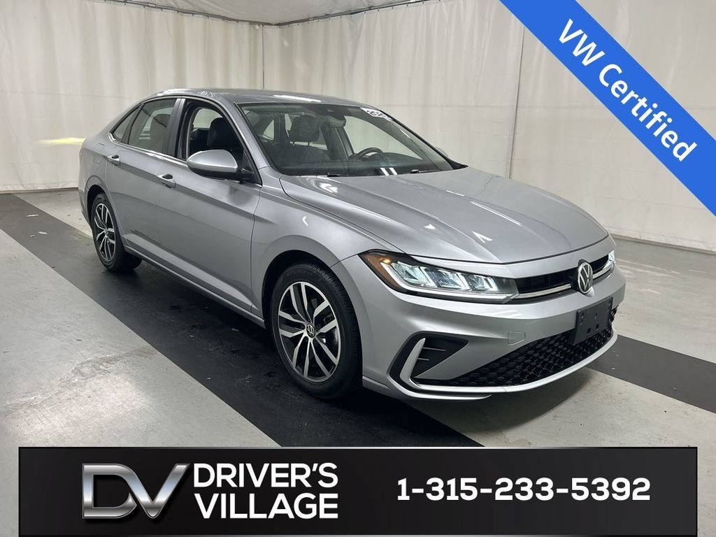 Used 2025 Volkswagen Jetta SE FWD image 1