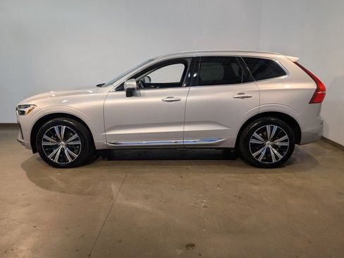 Used 2023 Volvo XC60 B5 Plus w/ Climate Package image 3