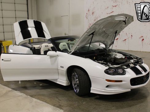 Used 2001 Chevrolet Camaro Z28 w/ SS Performance/Appearance Pkg image 23