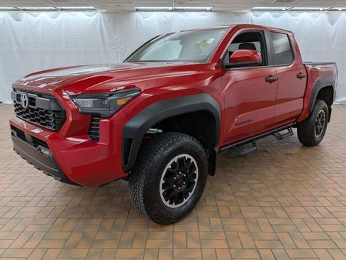 Used 2025 Toyota Tacoma TRD Off-Road AWD/4WD image 3