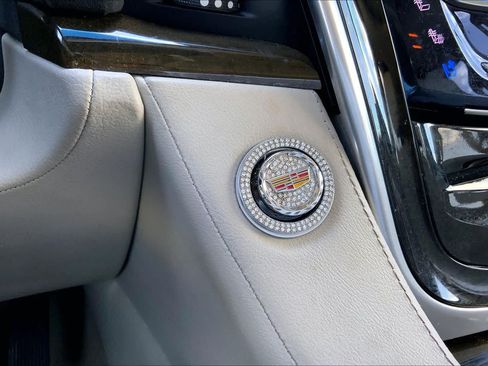Used 2019 Cadillac Escalade Premium Luxury RWD image 36