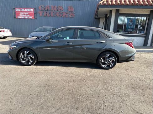 Used 2025 Hyundai Elantra SEL FWD image 12
