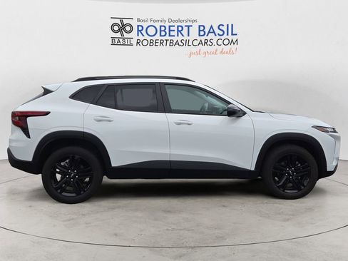 Used 2024 Chevrolet Trax ACTIV w/ Sunroof Package image 6