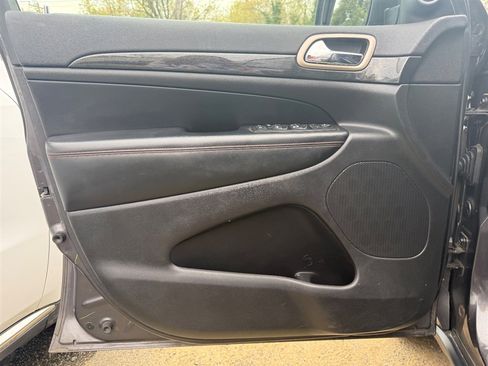 Used 2017 Jeep Grand Cherokee Laredo image 29