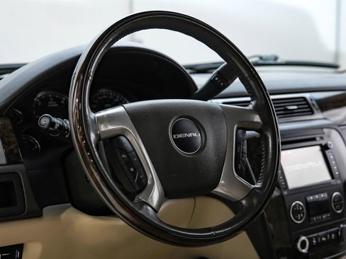Used 2014 GMC Yukon Denali RWD image 19