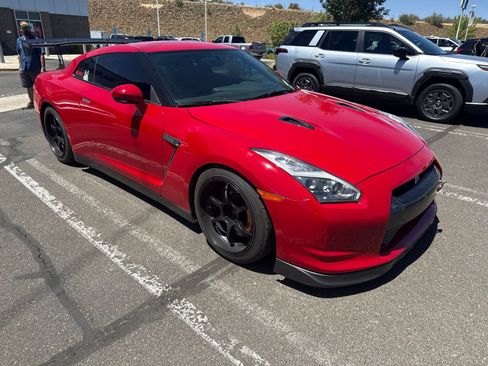 Used 2009 Nissan GT-R Premium AWD/4WD image 4