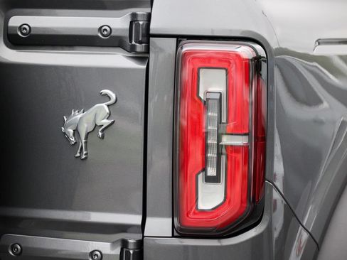 Certified 2022 Ford Bronco Badlands w/ Sasquatch Package AWD/4WD image 21