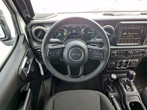 Used 2023 Jeep Wrangler Unlimited w/ Sun & Screen Package AWD/4WD image 12