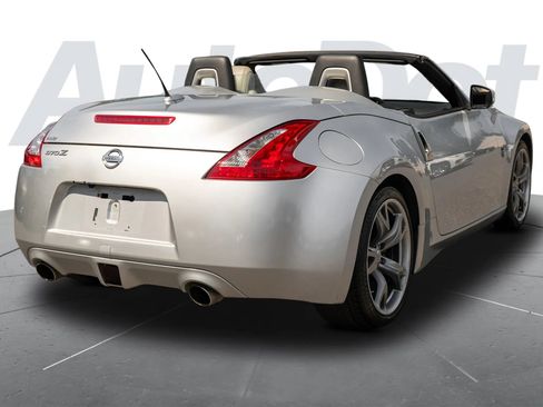 Used 2010 Nissan 370Z Touring w/ Sport Pkg RWD image 3