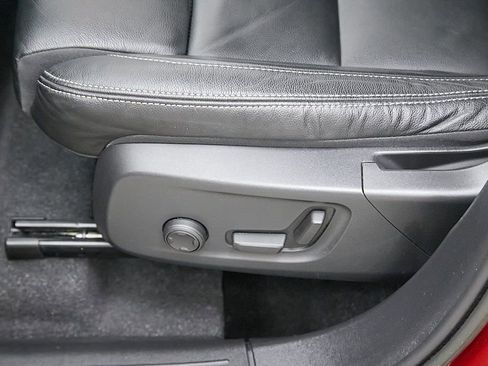 Certified 2023 Volvo XC40 B5 Plus w/ Driver Assist Package image 15