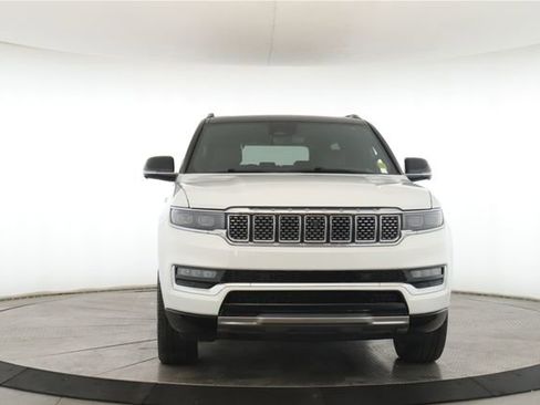 Used 2025 Jeep Grand Wagoneer 4WD image 12