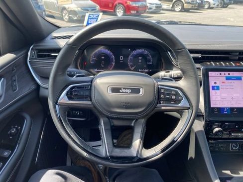 Used 2024 Jeep Grand Cherokee Overland w/ Adv Protech Group III AWD/4WD image 5