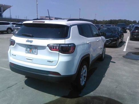 Used 2024 Jeep Compass Latitude AWD/4WD image 5
