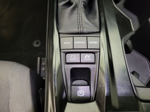 Used 2025 Toyota Camry LE image 6