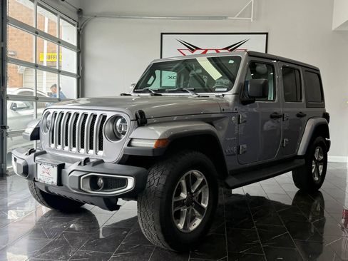 Used 2018 Jeep Wrangler Unlimited Sahara w/ Cold Weather Group AWD/4WD image 3