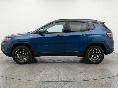 Used 2025 Jeep Compass Trailhawk AWD/4WD image 5