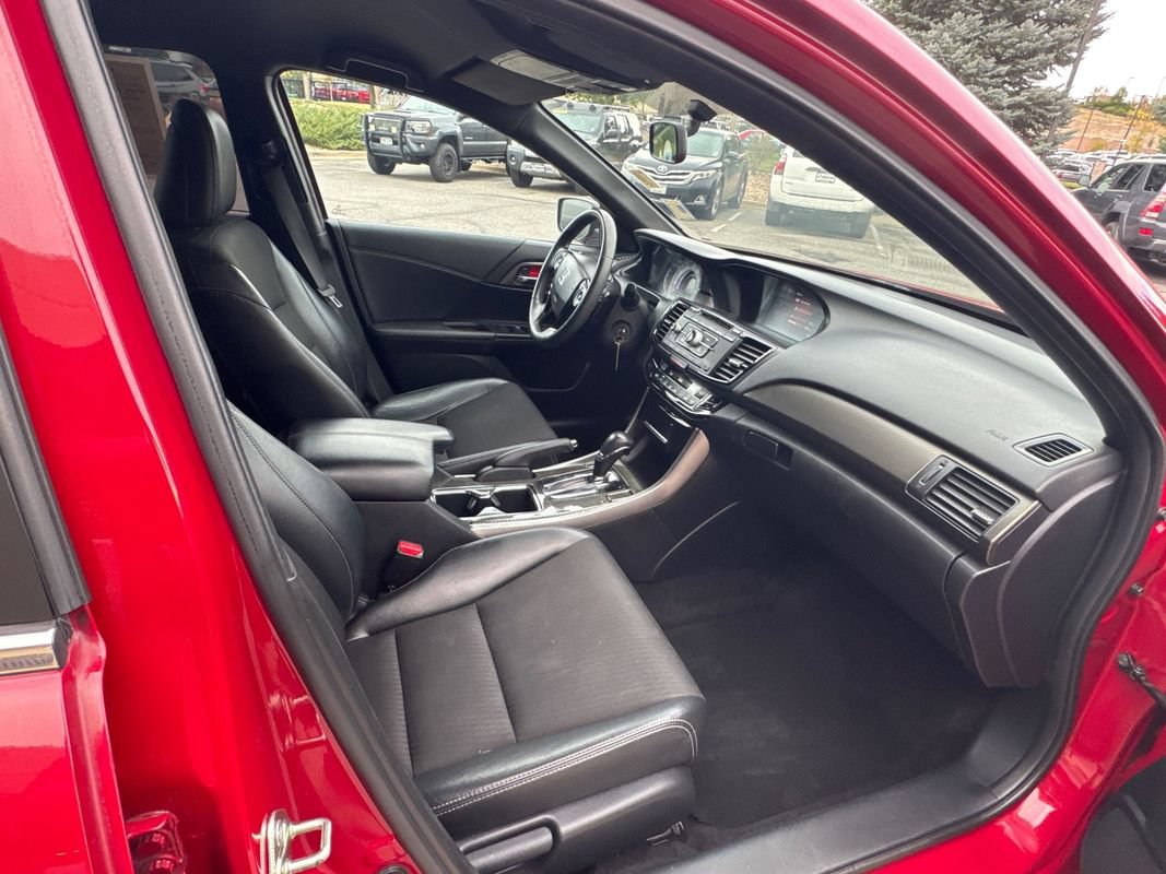 Used 2017 Honda Accord Sport image 18