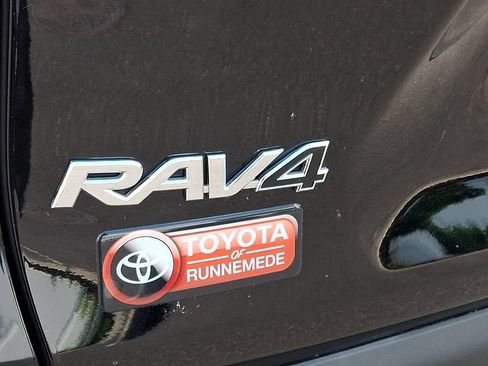 Certified 2022 Toyota RAV4 XLE Premium AWD/4WD image 30