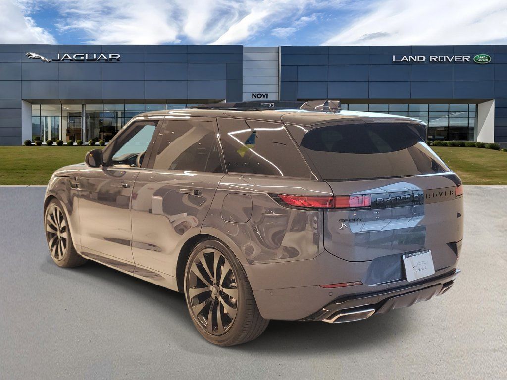 New 2027 Land Rover Range Rover Sport Dynamic SE AWD/4WD image 4