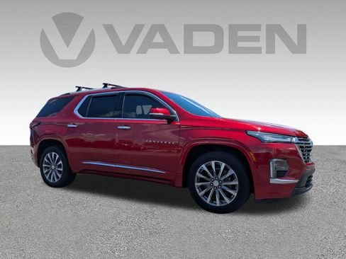 Used 2023 Chevrolet Traverse Premier FWD image 3