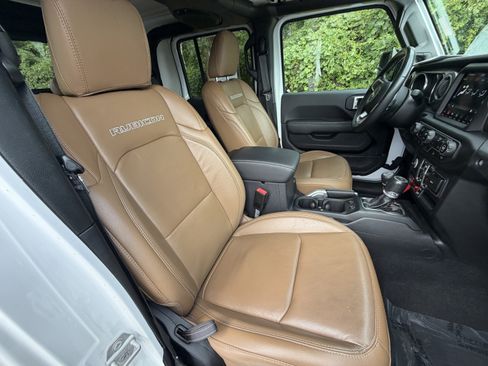 Used 2021 Jeep Gladiator Rubicon AWD/4WD image 16