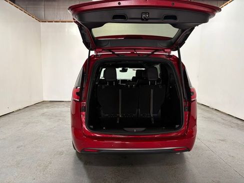 New 2026 Chrysler Pacifica Select image 8