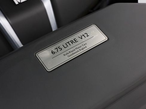 Certified 2025 Rolls-Royce Cullinan Black Badge AWD/4WD image 48