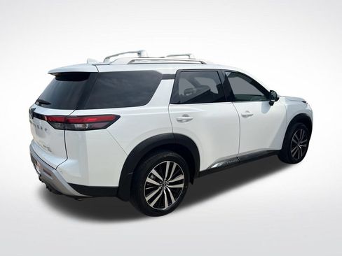 Certified 2025 Nissan Pathfinder Platinum w/ Cargo Package AWD/4WD image 44