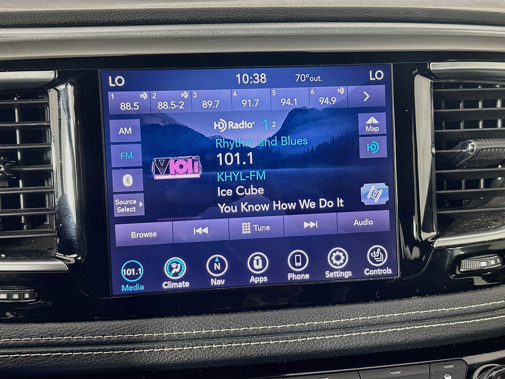 Used 2020 Chrysler Pacifica Limited w/ Advanced Safetytec Group FWD image 21