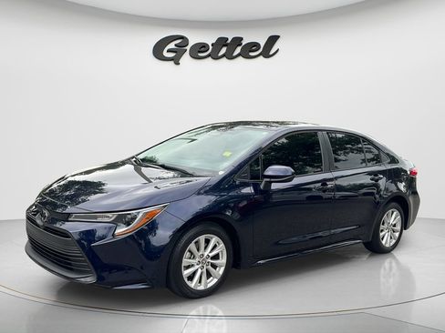Certified 2023 Toyota Corolla LE w/ LE Convenience Package FWD image 1