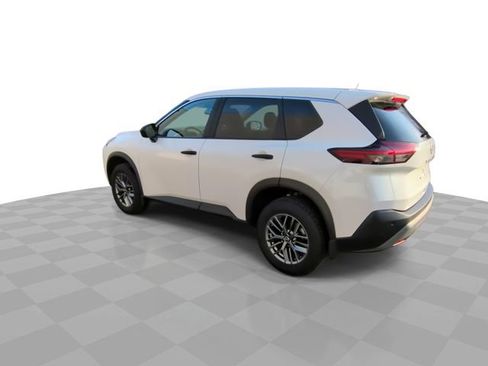 Used 2023 Nissan Rogue S image 6