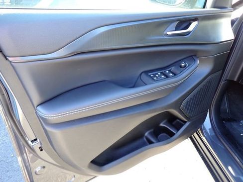 New 2025 Jeep Grand Cherokee Altitude AWD/4WD image 14