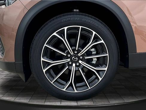 New 2025 MAZDA CX-70 Plug-In Hybrid w/ Premium Plus AWD/4WD image 14
