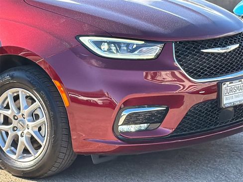 Used 2023 Chrysler Pacifica Touring-L image 5