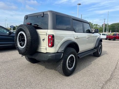 Certified 2025 Ford Bronco Outer Banks w/ Sasquatch Package AWD/4WD image 3