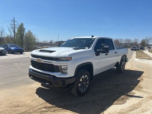 Used 2024 Chevrolet Silverado 2500 Custom w/ Custom Value Package image 7