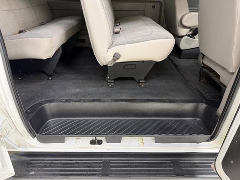 Used 2001 Ford E-350 and Econoline 350 XLT image 41