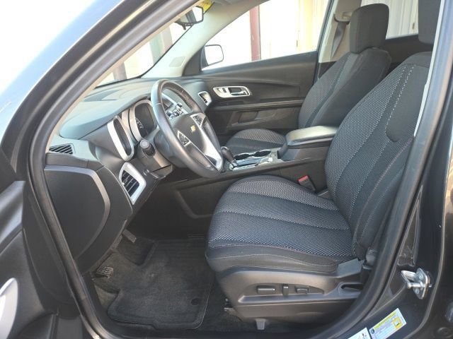 Used 2017 Chevrolet Equinox LT w/ Convenience Package AWD/4WD image 3