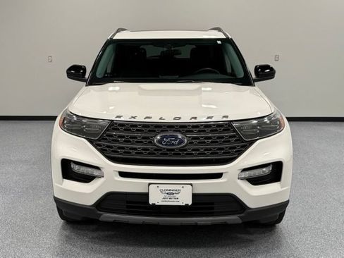 Used 2022 Ford Explorer XLT w/ Equipment Group 202A AWD/4WD image 4