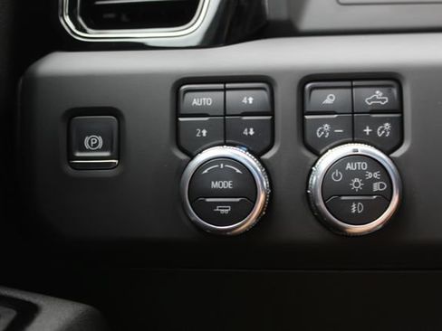 Used 2025 GMC Sierra 2500 AT4 AWD/4WD image 19