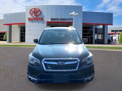 Used 2018 Subaru Forester 2.5i Touring AWD/4WD image 2