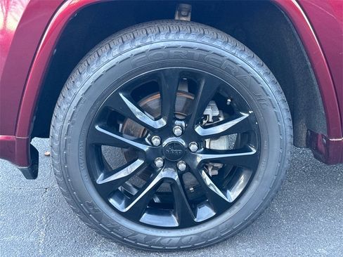 Used 2018 Jeep Grand Cherokee Altitude image 10