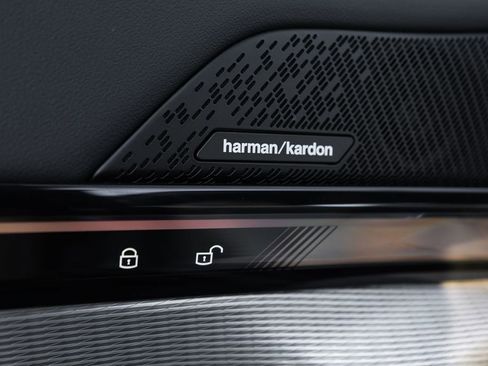 Used 2025 BMW i5 xDrive40 w/ M Sport Package image 15